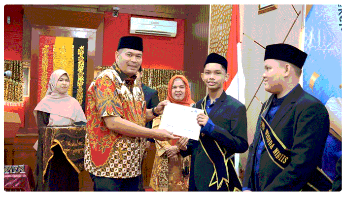 53 Siswa TK, SD dan SMP NIBIIS Pariaman Wisuda Tahfidz