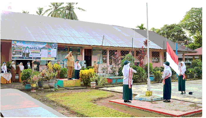 Masa Pengenalan Lingkungan Sekolah, Wako Yota Balad Pimpin Upacara Bendera di SMPN 5 Pariaman