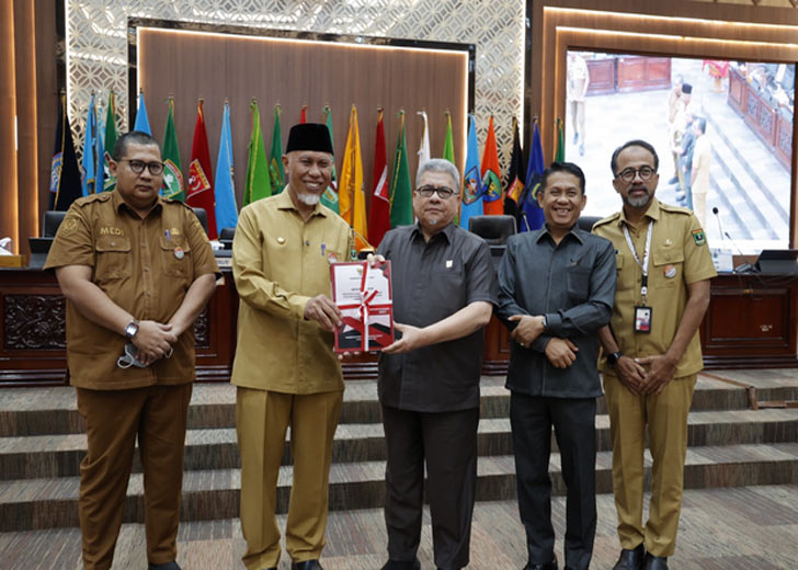 Rapat Paripurna DPRD Sumbar, Pemprov Proyeksikan APBD 2027 Capai Rp5,77 Triliun