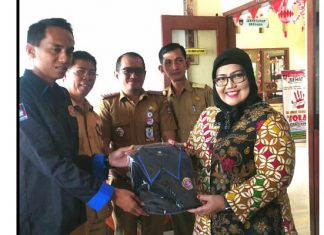 Elly Thrisyanti Anggota DPRD Padang Bantu KT Genika D’Gambir