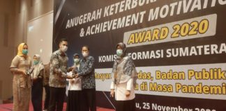 Humas DPRD Provinsi Sumbar Terima Penghargaan Keterbukaan Informasi Publik.