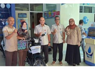 Perumda Air Minum Kota Padang Serahkan Hadiah Utama Gebyar HUT ke 46