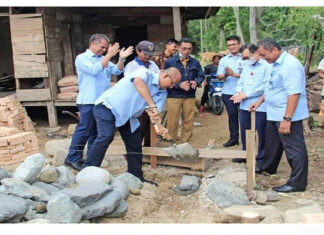 Dirut Perumda AM Kota Padang, Hendra Pebrizal Letakan Batu Pertama pembangunan Bedah Rumah disekitar sumber air Perumda di Intake Guo Kuranji
