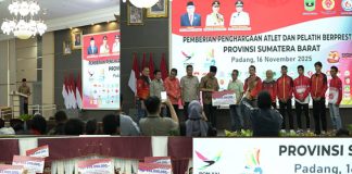 Gubernur Mahyeldi Serahkan Bonus Rp9 Miliar Lebih Kepada Para Atlet dan Pelatih berprestasi di Sumbar