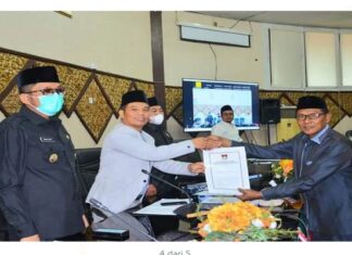 DPRD Kota Padang Paripurnakan Penyampaian Pendapat Fraksi -Fraksi Terhadap LKPJ Wako Padang Tahun 2021