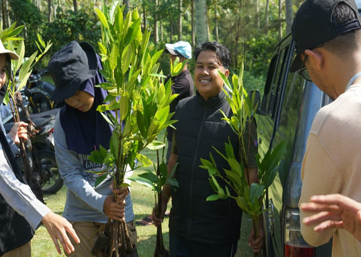 Menanam Harapan di Garis Pantai: Restorasi Mangrove dan Kebangkitan UMKM di Pulau Karam