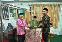 Safari Ramadan di Padang Panjang, Sekdaprov Sumbar Serahkan Rp50 Juta Untuk Masjid