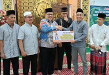 Safari Ramadhan di Masjid Muhlishin, Ketua DPRD Sumbar Serahkan Bantuan Rp50 Juta