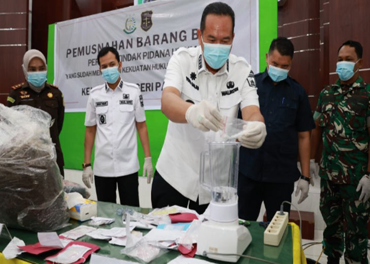 Walikota Pariaman Hadiri Pemusnahan Barang Bukti Perkara Tindak Pidana Umum