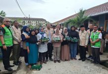 THR Rp500 Ribu untuk Korban Banjir Padang, Warga Huntara Tersenyum