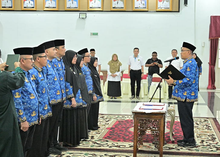 Sekda Arry Lantik 8 Pejabat Administrator Pemprov Sumbar, Tekankan Integritas dan Profesionalisme