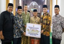 Safari Ramadan, Sekdako Pariaman Serahkan Bantuan Rp7,5 Juta untuk Masjid