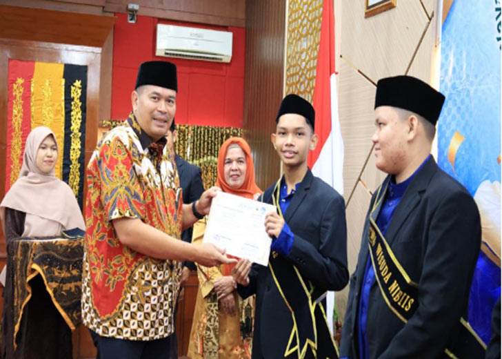 53 Siswa TK, SD dan SMP NIBIIS Pariaman Wisuda Tahfidz