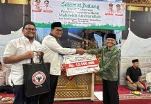 PT Semen Padang Serahkan Bantuan Rp12,5 Juta untuk Masjid Raya Limau Manis