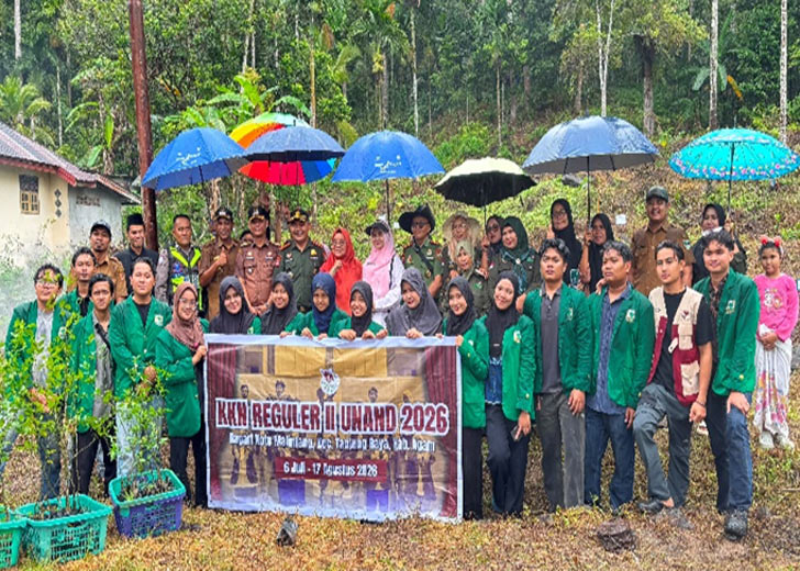 Penanaman Jeruk Omeh Jadi Langkah Nyata KKN UNAND dalam Mendukung Konservasi Lingkungan di Nagari Koto Malintang