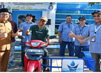 Berbagi Itu Indah, Perumda AM Kota Padang Bagi-Bagi Hewan Qurban