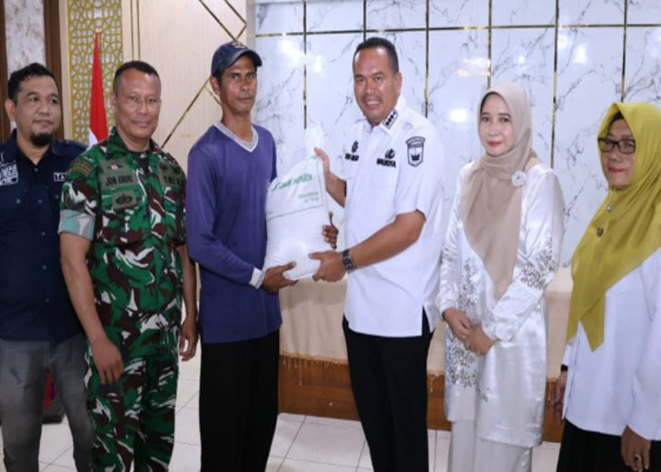 Wako Pariaman Yota Balad Salurkan 303,78 Ton Beras untuk 10.126 Warga Kurang Mampu