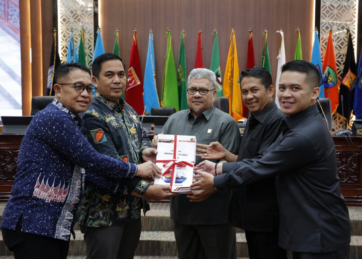 Ranperda Pertanggungjawaban APBD 2025 Disampaikan, Pemprov Sumbar Catat Surplus Rp790 Miliar dan SiLPA Rp284,67 Miliar