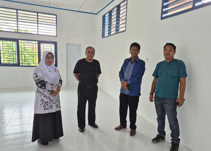 Wakil Ketua DPRD Padang Jupri Tinjau Pembangunan Ruang BK SMPN 6 dari Dana Pokir