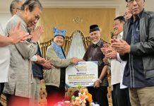 Gubernur Mahyeldi Menerima Secara Simbolis Bantuan Rp1,6 Miliar dari PERADI untuk Pemulihan Bencana di Sumbar