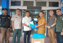 Bupati Jon Firman Pandu Terima Bantuan Presiden untuk Korban Bencana Solok