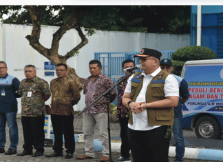 Perumda AM yang menyalurkan bantuan kepada korban banjir bandang dan lahar dingin di Kabupaten Tanah Datar dan Kabupaten Agam