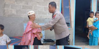 Jumat Berkah, Aipda Dian Wihendro Ratno Berikan Bantuan untuk Anak Stunting dan Lansia