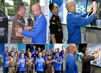 Kajari Kota Padang Bagikan Bunga & Stiker Anti Korupsi Dalam Rangka Hari Anti Korupsi Dunia di Perumda Air Minum Kota Padang