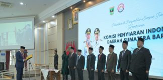 Gubernur Mahyeldi Lantik Komisioner KPID Sumbar Periode 2026–2029