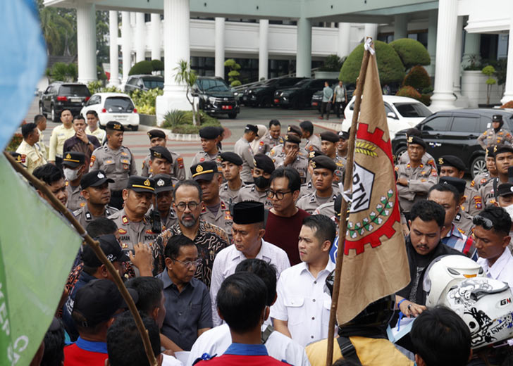 Demo Buruh di DPRD Sumbar, 10 Tuntutan Disampaikan dan Dijanjikan untuk Diteruskan