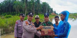 Polres Pasaman Barat Salurkan Bantuan untuk Masyarakat Terdampak Banjir