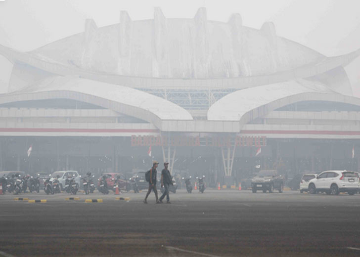 KABUT ASAP GANGGU PENERBANGAN