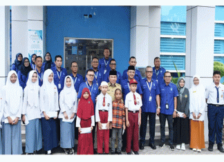 Perumda Air Minum Padang Salurkan Beasiswa ke Anak Karyawan Berprestasi