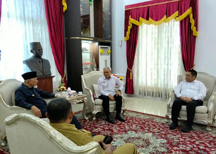 Pemprov Sumbar Andalkan Chatbot SIMBANGDA untuk Percepat Informasi Pembangunan