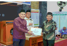 Safari Ramadhan di Padang, Sekdaprov Sumbar Serahkan Bantuan untuk Masjid dan 32 Panti Sosial