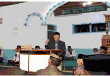 Gubernur Akhiri Kegiatan Safari Ramadannya di Solok Selatan dengan Penyerahan Bantuan untuk Masjid Baiturrahman