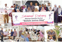 Yota Balad Serahkan Bantuan Jaminan Hidup Kemensos kepada 15 KK Terdampak Banjir dan Longsor