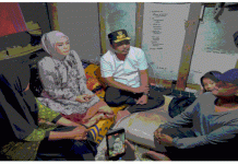 Awali Safari Ramadan di Tanah Datar, Wagub Vasko Ruseimy Serahkan Bantuan Bedah Rumah untuk Keluarga Petani di Paninjauan