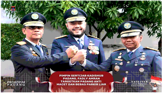 Wali Kota Padang, Fadly Amran, memimpin apel serah terima jabatan (sertijab) Kepala Dinas Perhubungan