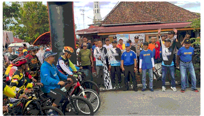 Ribuan Pesepeda Se-Sumatra Meriahkan “Gowes Amal Fun & Adventure” KOSSPA di Kota Pariaman