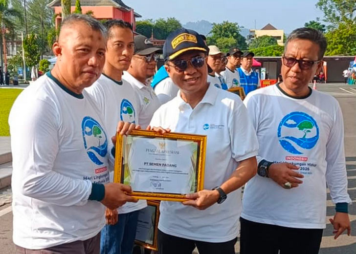 Dukung Aksi Iklim, PT Semen Padang Raih Penghargaan dari Pemprov Sumbar