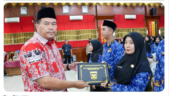 Walikota Pariaman Serahkan SK dan Ambil Sumpah 150 PNS