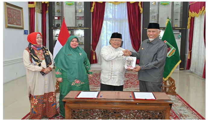 Mahyeldi Ajak Kampus Jadikan Hibah Buku Sastra Tamil Media Penguat Riset dan Pelestarian Warisan Minangkabau