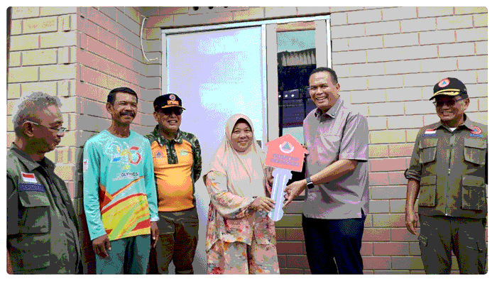 Dua Bulan Dibangun, Sekarang Emridona Terima Kunci Rumah Huntap