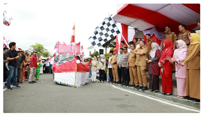 Pawai Alegoris HUT ke-81 Kemerdekaan RI di Kota Pariaman Meriah